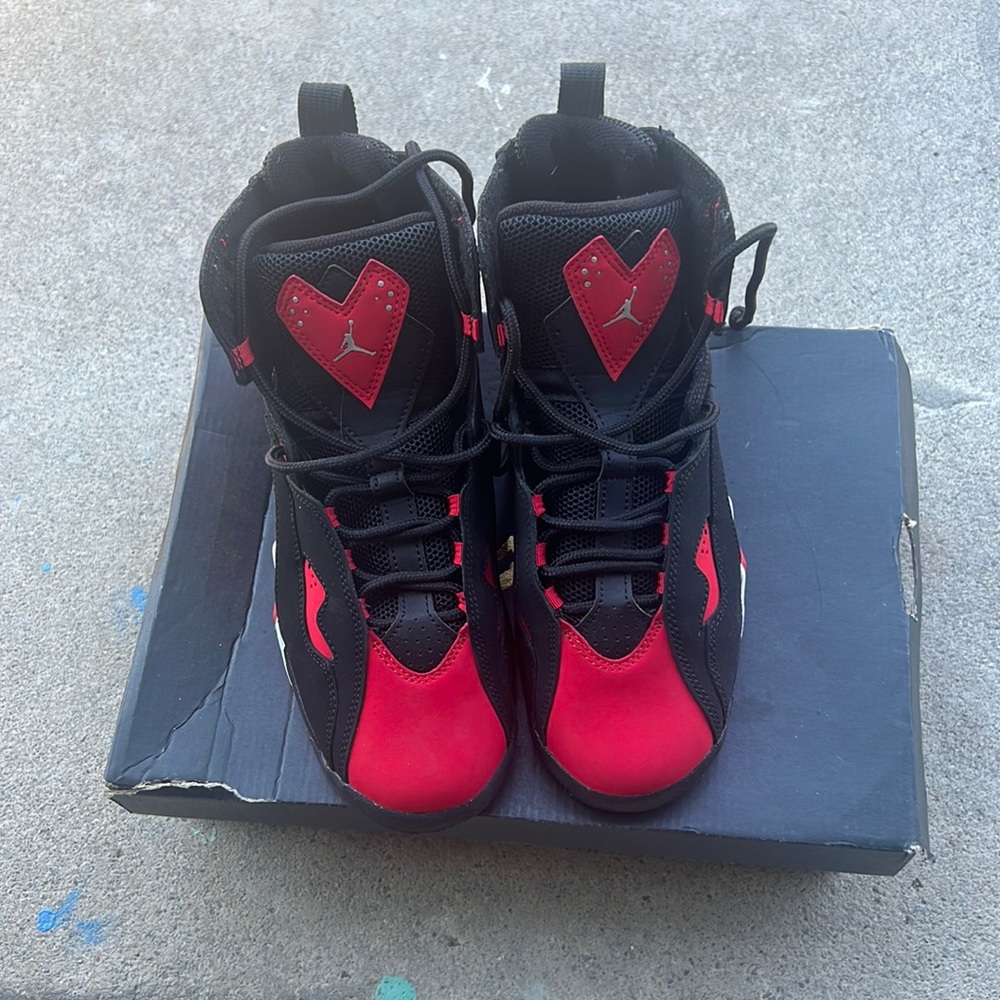 Jordan True Flights GS “Bred”
